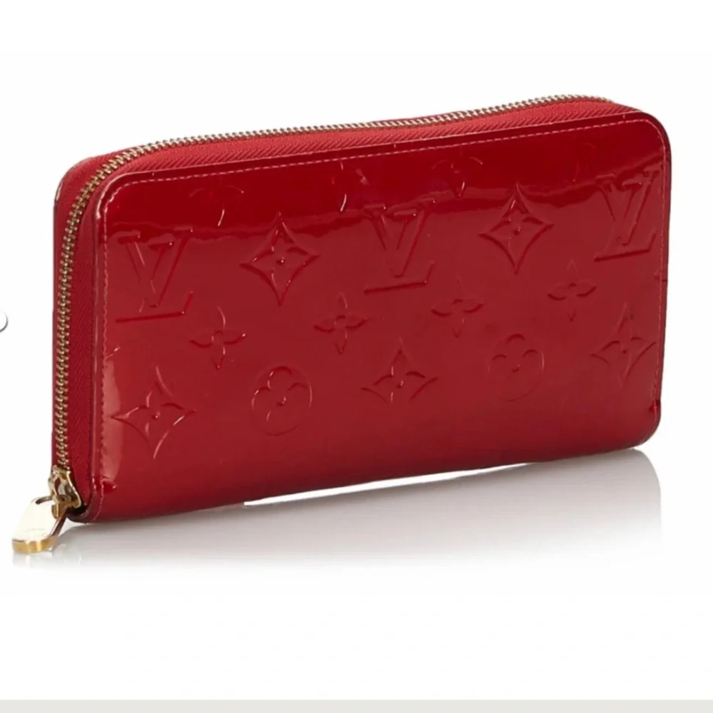 Louis Vuitton Monogram Vernis Zippy‎ Wallet – Pomme d’Amour (Red)